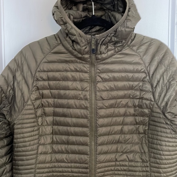 LL Bean Ultralight Down Sweatercoat L - Picture 4 of 8